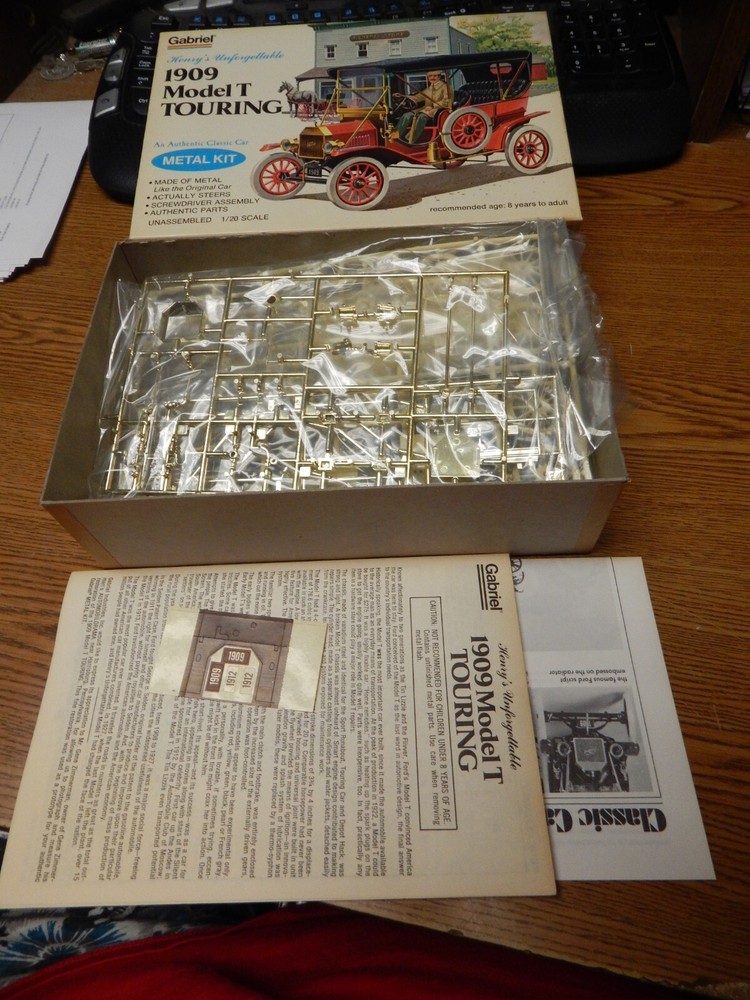VINTAGE GABRIEL 26442 1909 MODEL T TOURING MODEL KIT OPEN BOX UNSTARTED 1/20