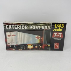 AMT T704 1/43 Scale Truck ‘n’ Trailer Fruehauf 40ft Exterior Post Van Model Kit