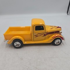 Testors 1/24 Die Cast 1937 Ford Pickup Model Kit Gold Series, Assembled