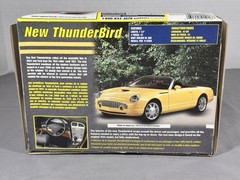 REVELL 1/25 Scale Model Kit Ford NEW THUNDERBIRD 2002-2005 dated 1999 T-bird