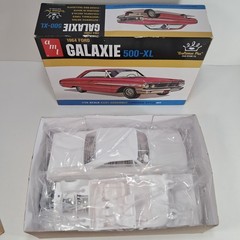 AMT 1964 FORD GALAXIE 500-XL 1/25 SCALE MODEL KIT “Craftsman Plus Series” READ
