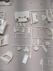 Testors 104 Famous Fords GT-40 1/25 Scale Open Box Unassembled (Read)