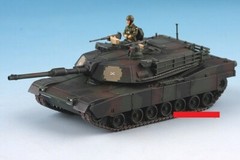 1:72 Scale Model 75020 U.S.A. M1A2 Desert Color Camouflage Tricolor w/ 1 Man
