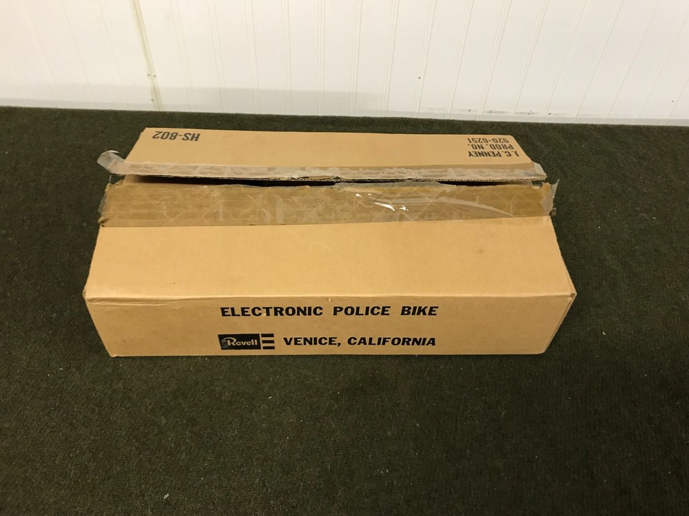 Revell Police Motorcycle Lights! Action! Sound! HS-802 Unassembled Model Kit 1/8