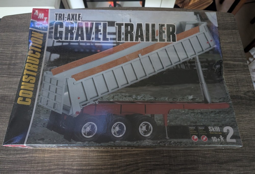 Amt Tri-Axle Gravel Trailer 1/25 FACTORY SEALED.