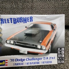 Revell 1/24 1970 Dodge Challenger 2 ‘N 1 New In Box