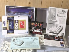 AMT 1/25 SCALE ’62 FORD THUNDERBIRD 2 IN 1 CUSTOMIZING KIT FACTORY SEALED 2011