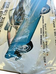 AMT 1957 Ford Thunderbird Modern Classic 1:25 Scale Model Kit T392 NOS Sealed