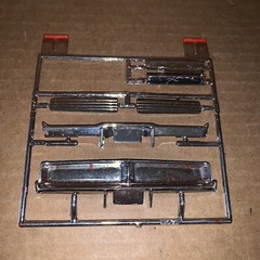 Vintage Junkyard Lot Of Plastic Model Car Chrome Parts And Pieces (Lot Jy369)
