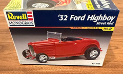 Revell 1932 Ford Highboy Street Rod 1:25 Model Kit #85-7625 1997 Open Box LOOK!