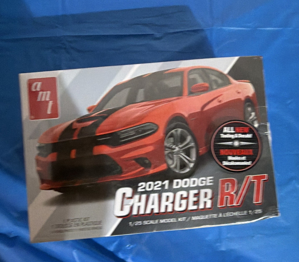 AMT 2021 Dodge Charger R/T Plastic Model Kit 1:25 Unassembled