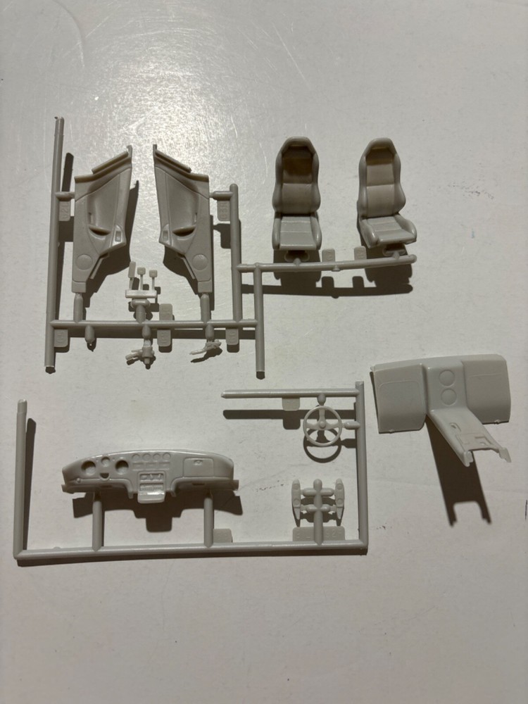 Model Car Parts – AMT Dodge Viper RT/10 interior parts 1/25 junkyard kit bash
