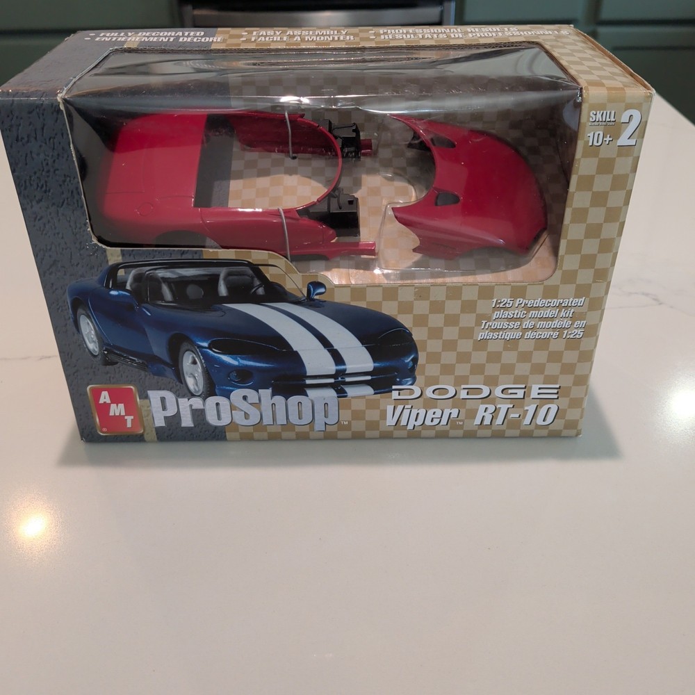 AMT PRO SHOP DODGE VIPER RT-10 1/25 SCALE MODEL KIT NEW