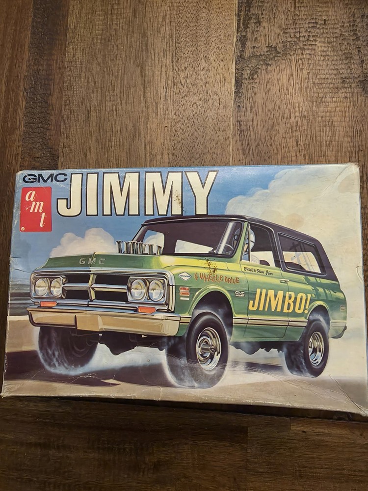 AMT 1/25 Scale AMT1219 1972 GMC Jimmy Model Kit