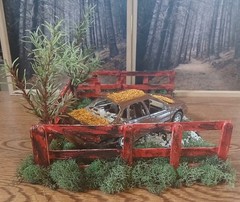 WRECKED FORD TAURUS SHO IN CORNER JUNKYARD DIORAMA SCENE !! COOL DETAILS