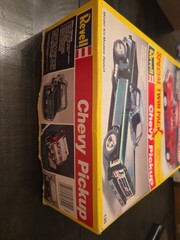 1:25 REVELL Twin Pack CHEVY STREET PICKUP 350 & 56 FORD F-100 Model Kit Trucks