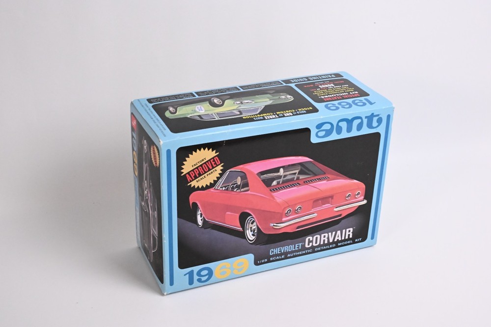 1:25 AMT 1969 Chevrolet Corvair Retro Deluxe Model Kit New AMT 894/12
