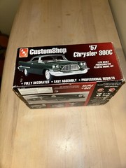 1/25 SCALE AMT 1957 CHRYSLER 500 PRE-DECORATED GREEN CUSTOM SHOP MODEL KIT