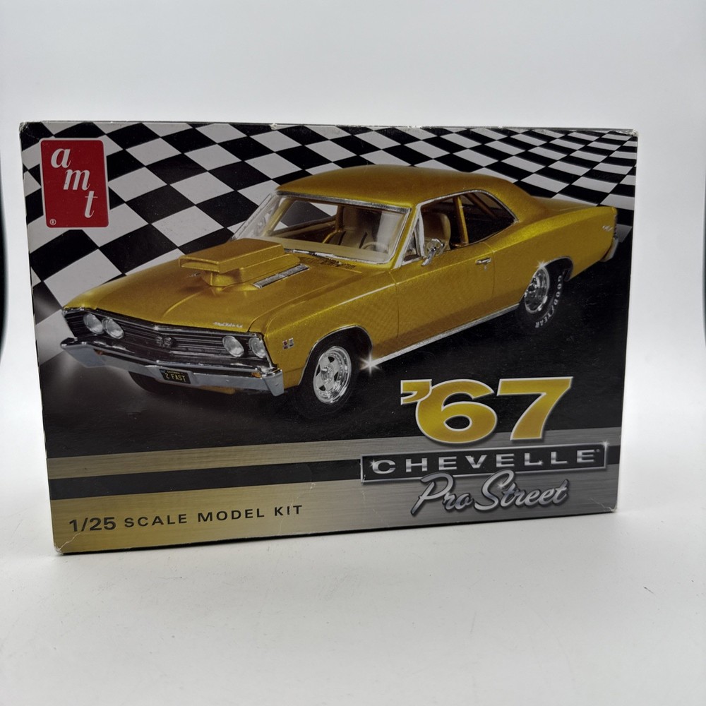 AMT 1/25 1967 Chevy Chevelle Pro Street Car Plastic Model Car Kit