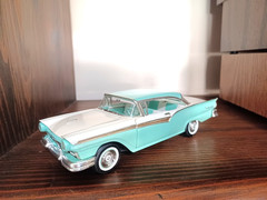 1957 FORD FAIRLANE 500 BUILT MODEL KIT 1/25