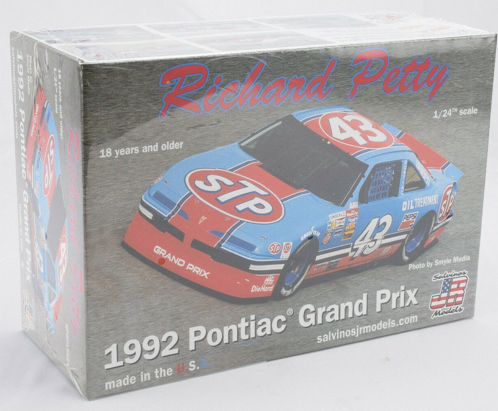 Salvino JR Models “STP” Richard Petty 1992 Pontiac Grand Prix 1/24 Model Car Kit