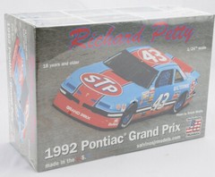Salvino JR Models “STP” Richard Petty 1992 Pontiac Grand Prix 1/24 Model Car Kit