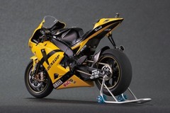 Platz Beemax 13002 1/12 Scale Model Kit Tech3 Team Yamaha YZR-M1 2007 #6/#50