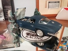 1965 Corvette 1/25 scale built model kit And Zombies