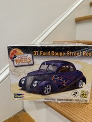 REVELL ’37 FORD COUPE STREET ROD CALIFORNIA WHEELS Open Box