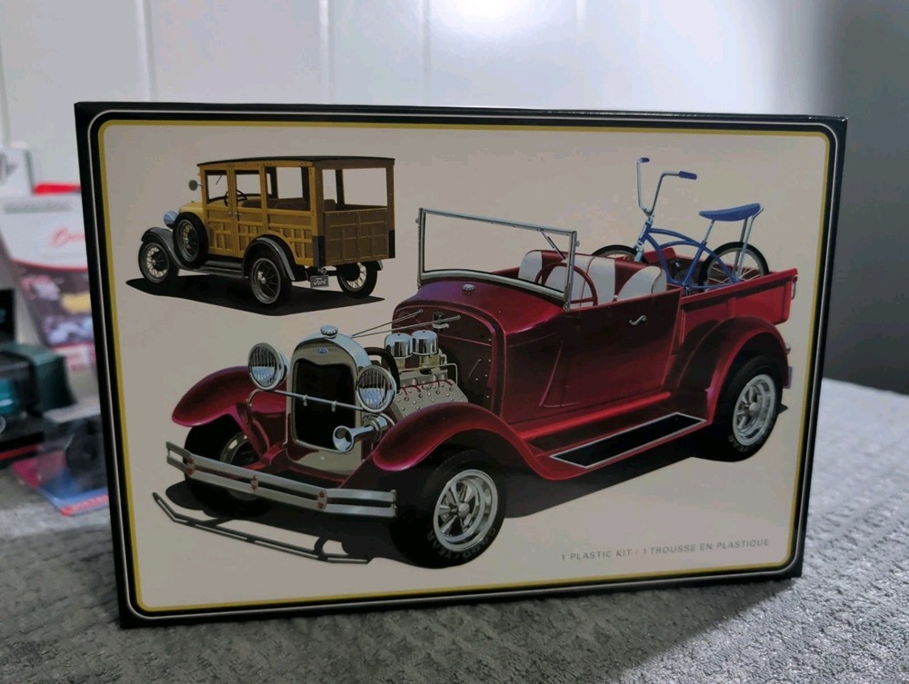 AMT 1929 Ford Woody/Pickup 4 in 1 1/25 Scale Sealed With Bicycle