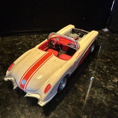 Revell 1960 Chevrolet Corvette 1:25 scale OPEN & ALMOST COMPLETE