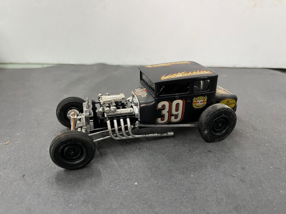 C12 Ford T Coupe Hot Rod built 1/25 model McM.