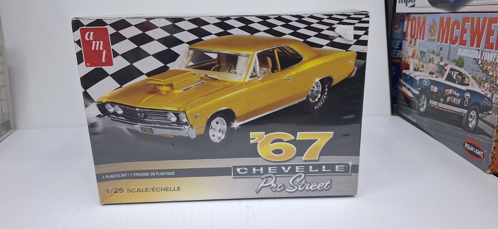 AMT ’67 Chevelle Pro Street 1/25 Scale Plastic Model Kit Car Chevy 1967