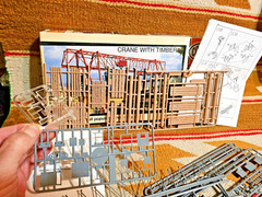 🔥COOL CON-COR HO ” CRANE WITH TIMBER ” PLASTIC MODEL KIT 9041 TRAIN LAYOUT NMt