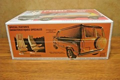 AMT ’77 FORD “CRUISING VAN” 1/25 SCALE MODEL KIT