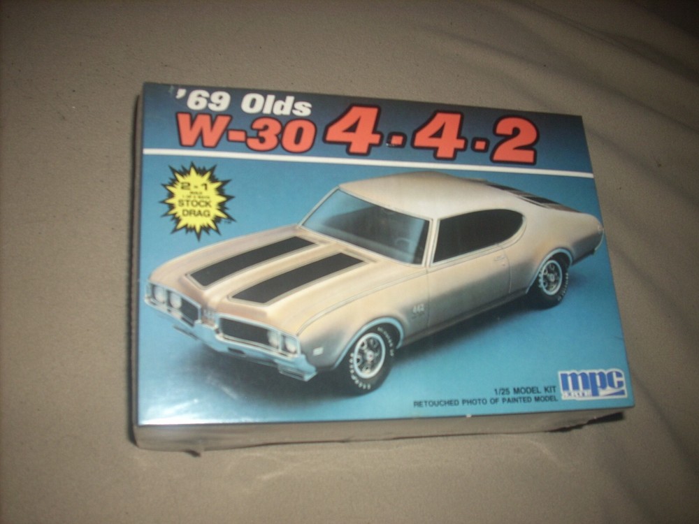 ’69 OLDS W-30 4-4-2, OLD MPC, SEALED, 2 in 1 KIT, NICE !!