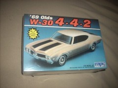 ’69 OLDS W-30 4-4-2, OLD MPC, SEALED, 2 in 1 KIT, NICE !!