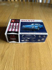 AVANTI SPORT COUPE AMT 1/32 SCALE MODEL KIT Box & Parts