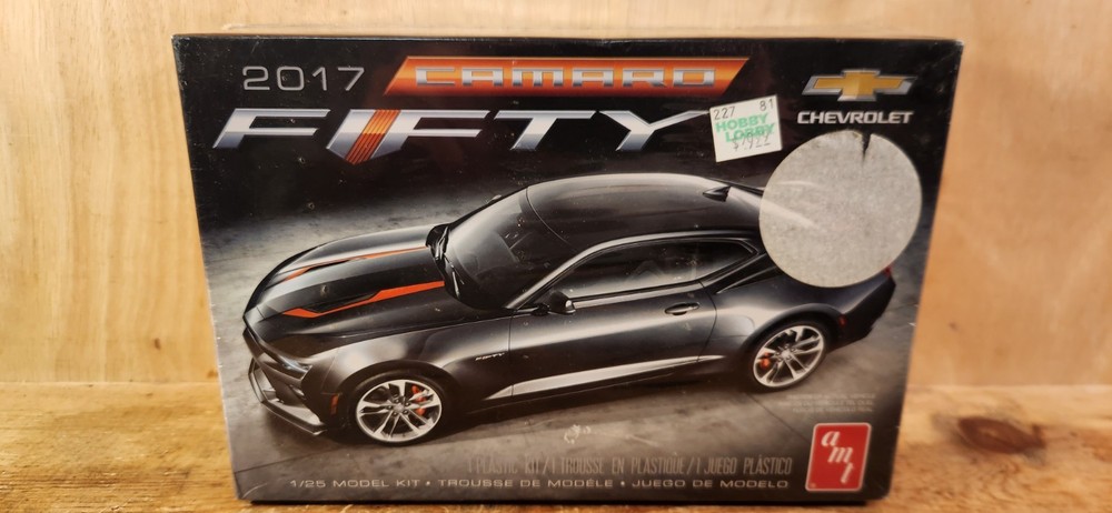 2017 CHEVROLET CAMARO 50TH ANNIVERSARY EDITION AMT 1:25 PLASTIC MODEL CAR KIT