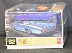 1962 Ford Thunderbird AMT 682/12 Plastic Model Kit 1:25 Complete