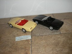 Lot of 2 Ertl 1992 Chevy Corvette Promo Black Rose & Arctic White / Red America