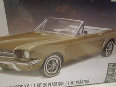 Monogram 1964 1/2 Mustang Convertible 1:24 Scale Model Car Kit Classic Cruiser