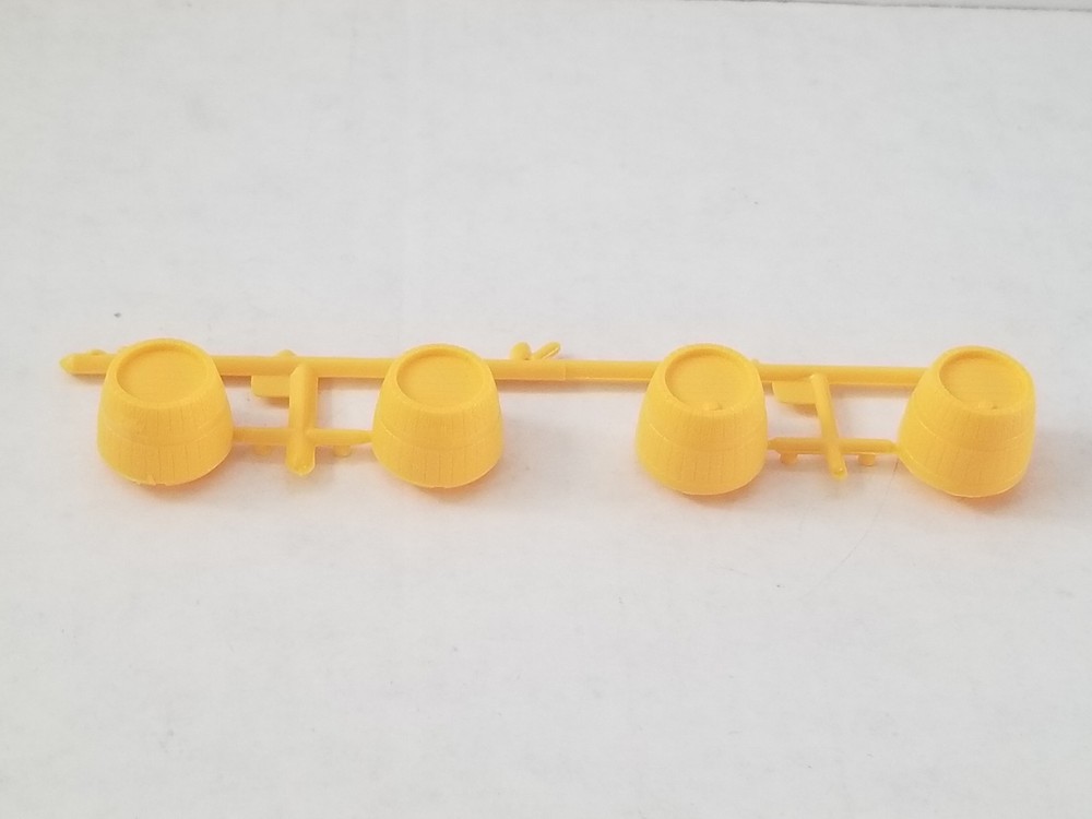 2 – YELLOW BARRELS from Beer Wagon Monogram Revell 1:24 Model Kit ( moonshine )