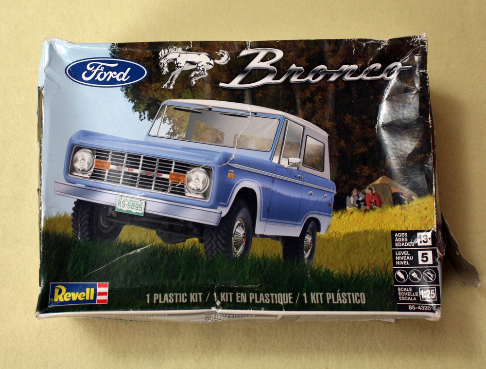 Revell Ford Bronco early body 1/25 plastic model car truck kit 85-4320 SEALED