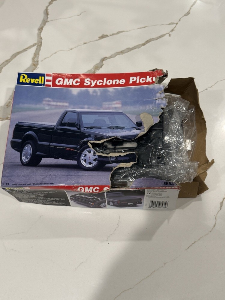 Revell GMC Syclone Pickup 1/25 READ