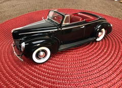REVELL 1/25 1940 FORD CONVERTIBLE FACTORY BUILT BOX ART STUDIO DISPLAY MODEL