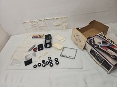 REVELL BMW 320i TURBO RALLY 1/25 Scale MODEL KIT 7213 Box Used