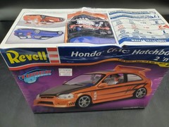 Revell 1:25 Honda Civic Hatchback Tuner Series 2’n1 Model Kit 85-2389 Dented Box