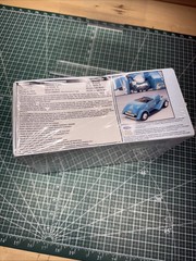 Monogram Classic Cruiser ’32 Ford Street Rod 1:24 Scale Model Car Kit Level 4