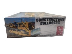 New Sealed AMT # AMT1086/06~CONSTRUCTION BULLDOZER – 1/25 SCALE
